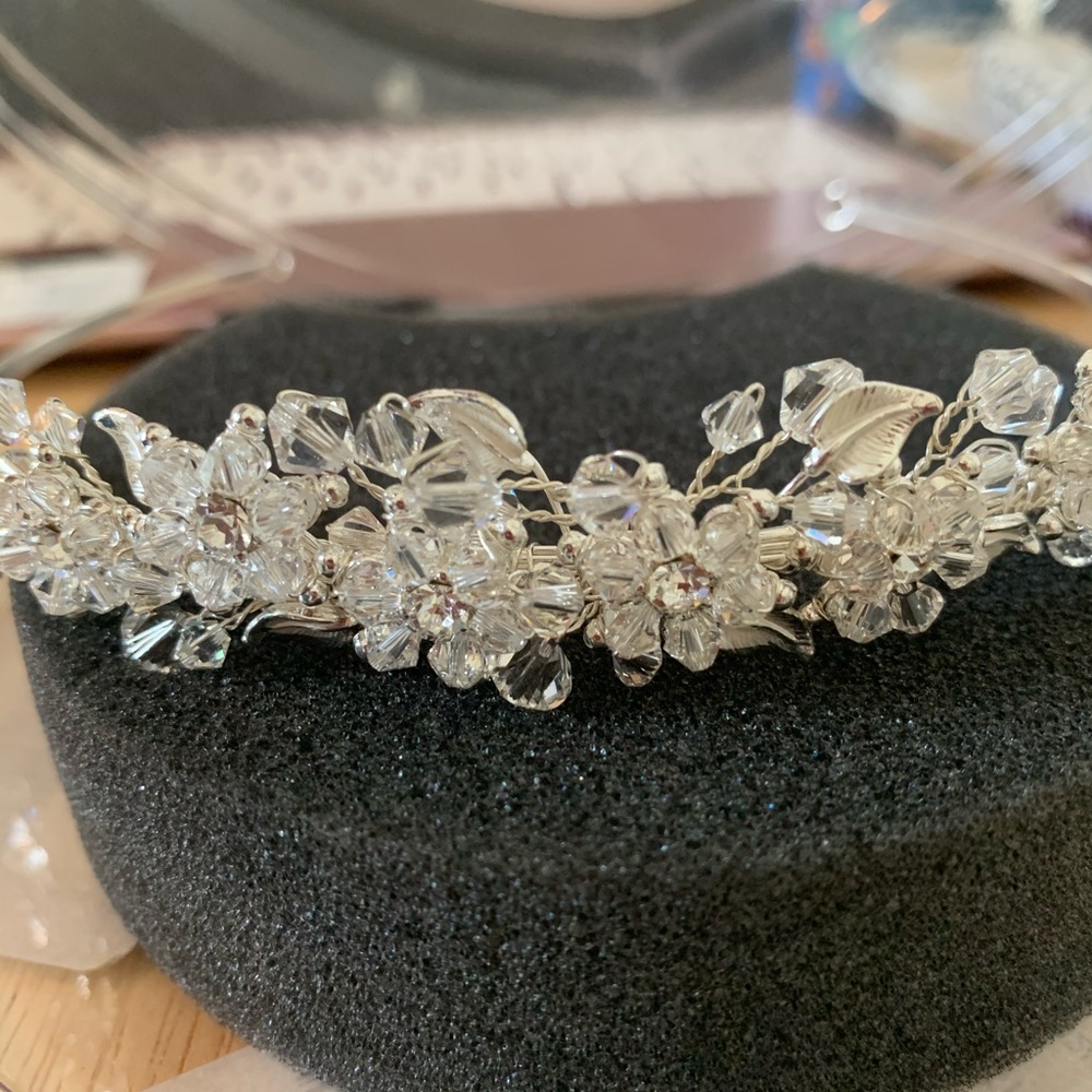 Headpiece Tiara - Picture 2 of 5